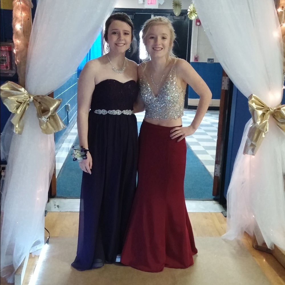 Wine red/sparkly Prom Dress